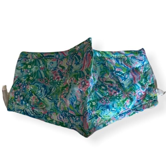 Lilly-Inspired Face Mask  - Picture 1 of 4